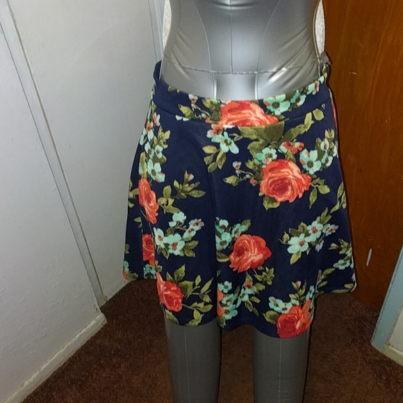 Lily White Dresses & Skirts - Beautiful ❣️ Floral mini Skirt